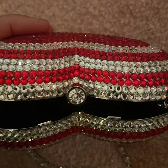 Crystal heart purse with long shoulder chain - Picture 7 of 11